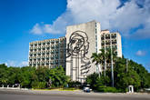 А вот и то самое Министерство внутренних дел Кубы. Уже понятно, почему оно самое фотографируемое?