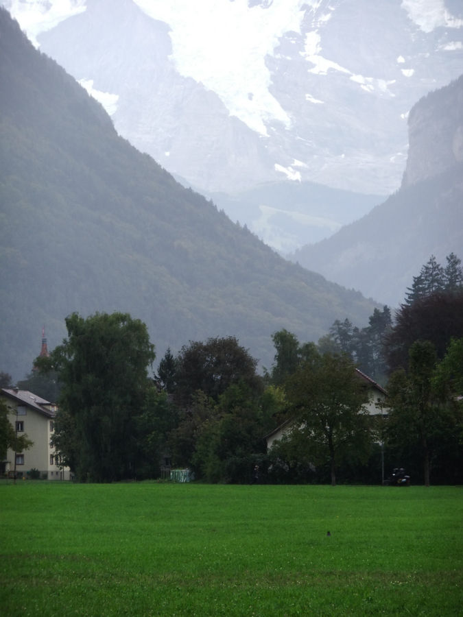 дождь спрятал от нас вершину Юнгфрау Интерлакен, Швейцария