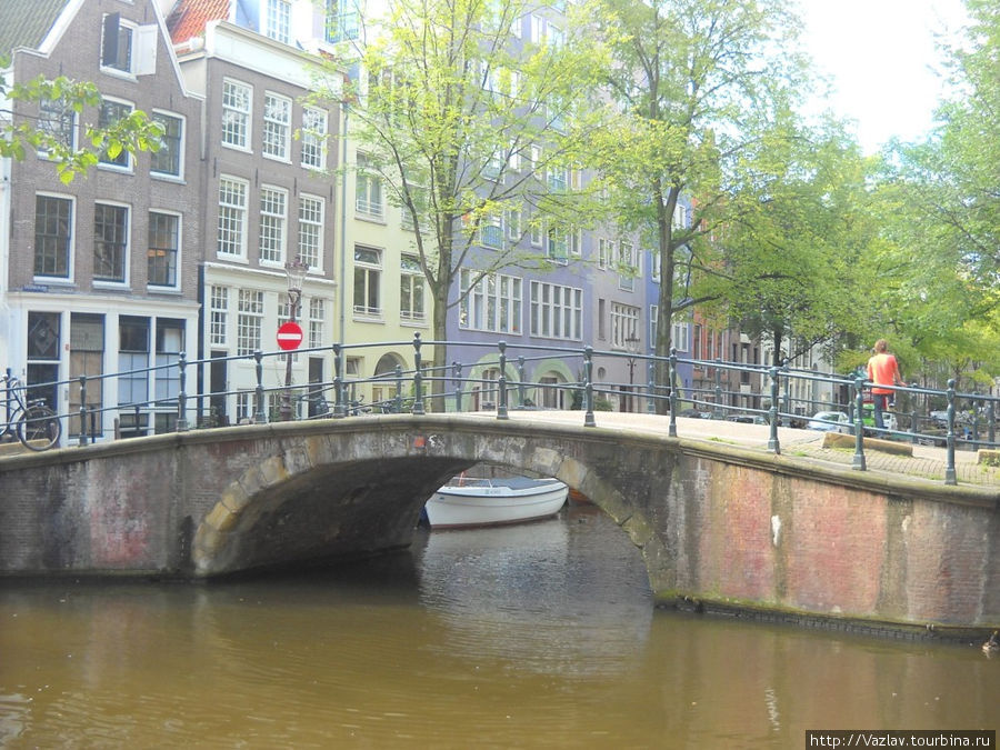 Один их сотни мостов Амстердам, Нидерланды