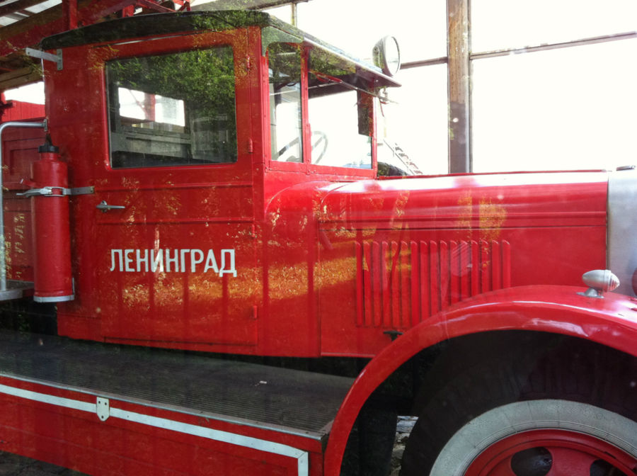 Пожарная машина была передана 21-у отряду в 2002 году в нерабочем состоянии и коллектив своими силами полностью восстановил в 2003 году к 195-летию пожарной охраны г.Пушкина. Пушкин, Россия