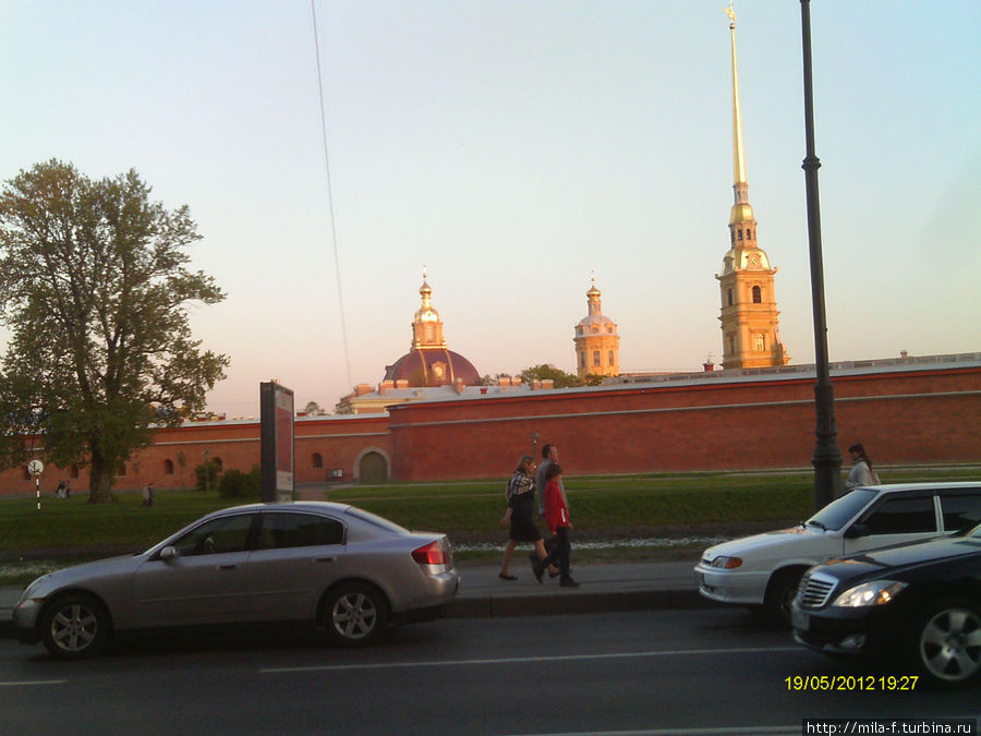 Через дорогу от музея. Санкт-Петербург, Россия