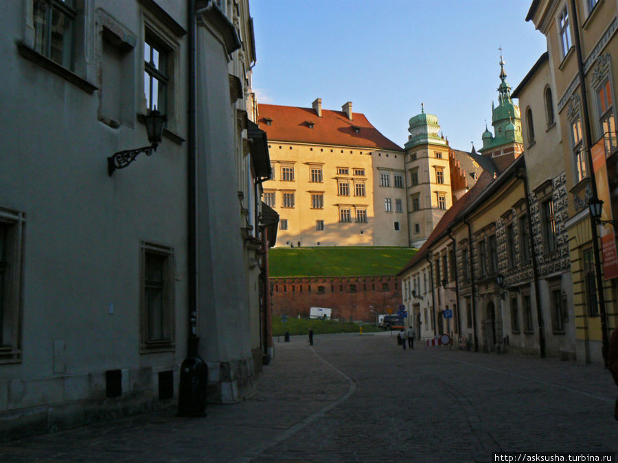 А впереди — Вавельский замок Краков, Польша