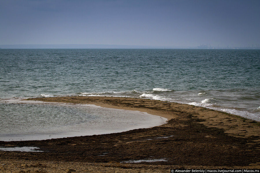 Тузлинская коса. Мыс Тузла Тамань. Азовское море коса Тузла. Коса чушка Краснодарский край. Коса чушка Маяк Краснодарский край.