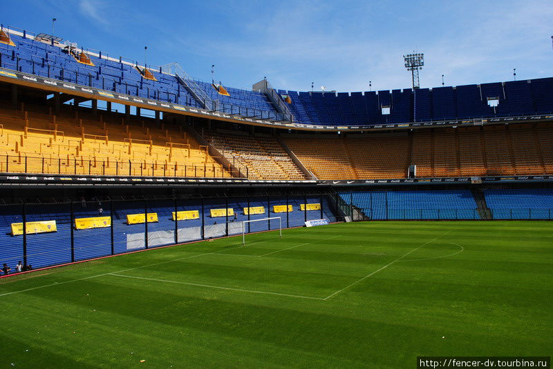 Трибуны раскрашены в цвета Боки — желтый и синий Буэнос-Айрес, Аргентина