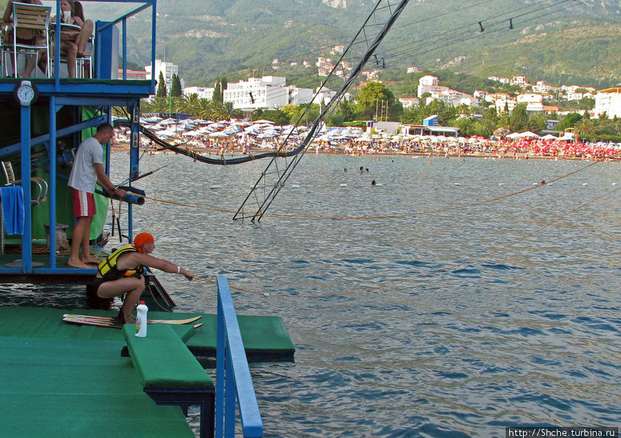 рядом место катания на водных лыжах Бечичи, Черногория