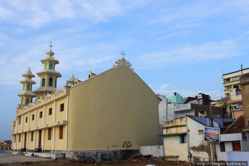 В городе имеется несколько церквей Каньякумари, Индия
