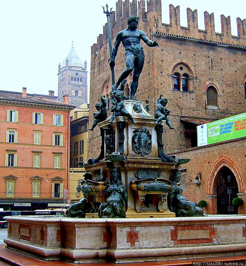 Вот так выглядит фонтан Нептуна в Болонье. 
Шедевр эпохи Возрождения работы скульптора Джамболоньи (1563 года). Батуми, Грузия