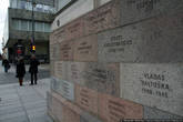 На здании бывшего КГБ выбиты имена замученных кровавой гэбнёй литовских националистов.