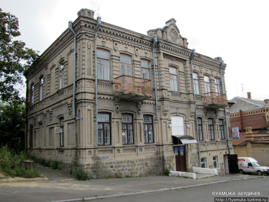 Общественное здание 1914 постройки. Бердичев, Украина