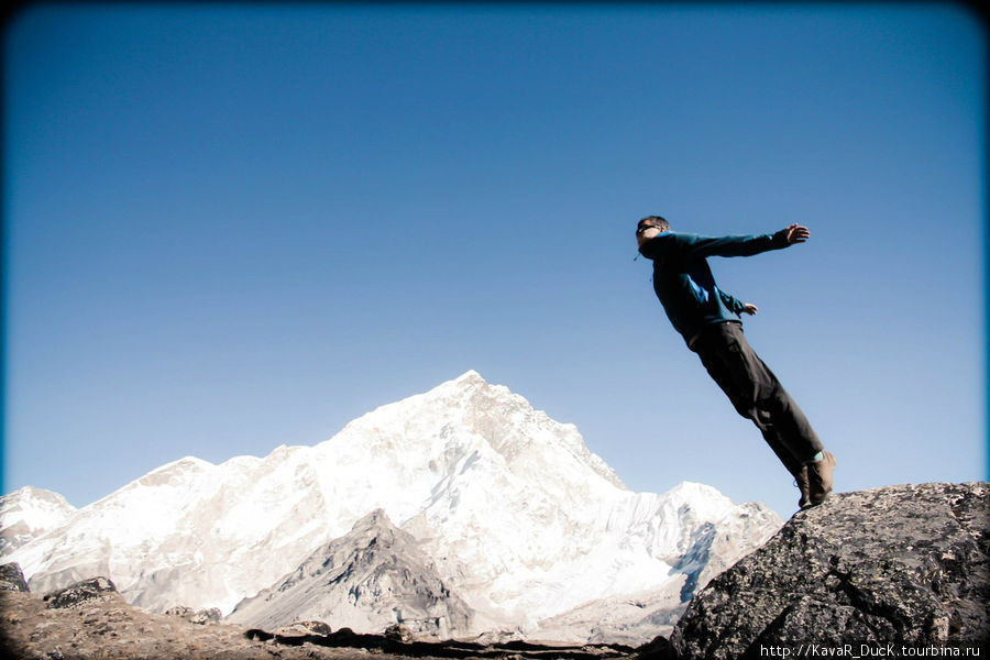 Руслан взлетает к Эвересту Гора Эверест (8848м), Непал