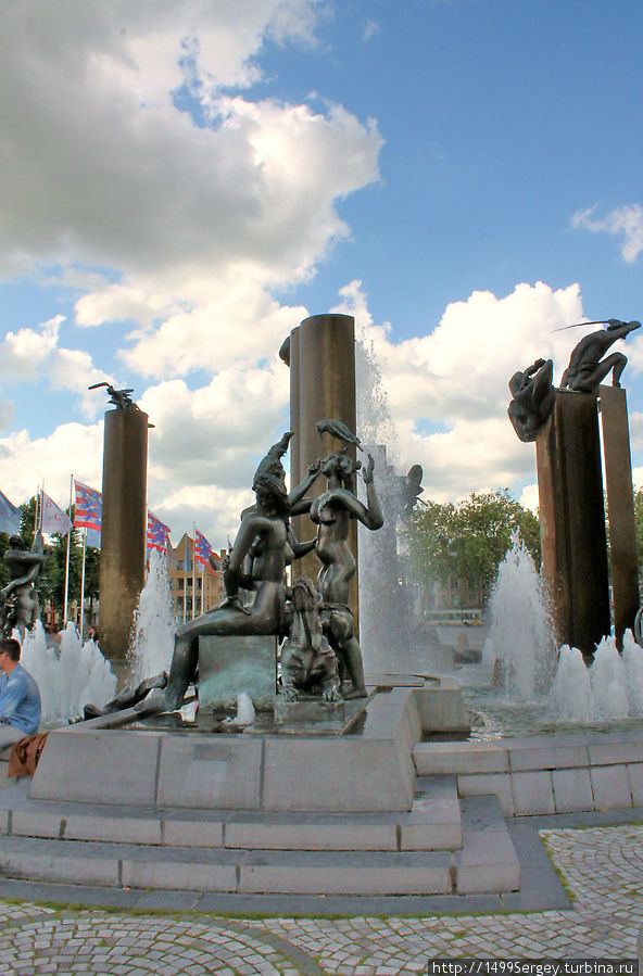 Брюгге. Площадь Т- Занд, фонтан и его загадки Брюгге, Бельгия