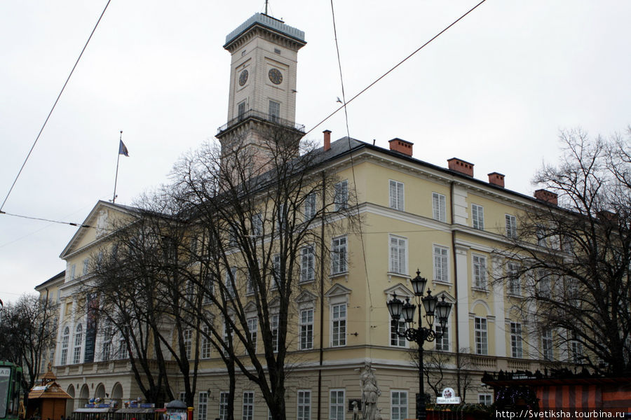 Средневековые дома на центральной площади Львов, Украина