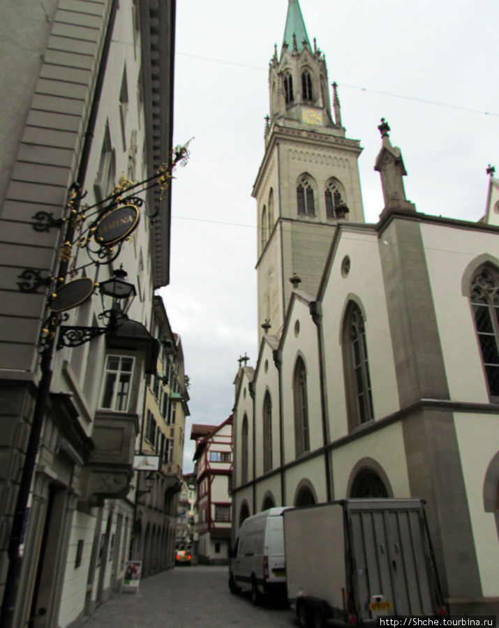 Вышли в церкви св. Лауренса. На ней есть смотровая площадка, но мы об этом тогда не знали... Санкт-Галлен, Швейцария