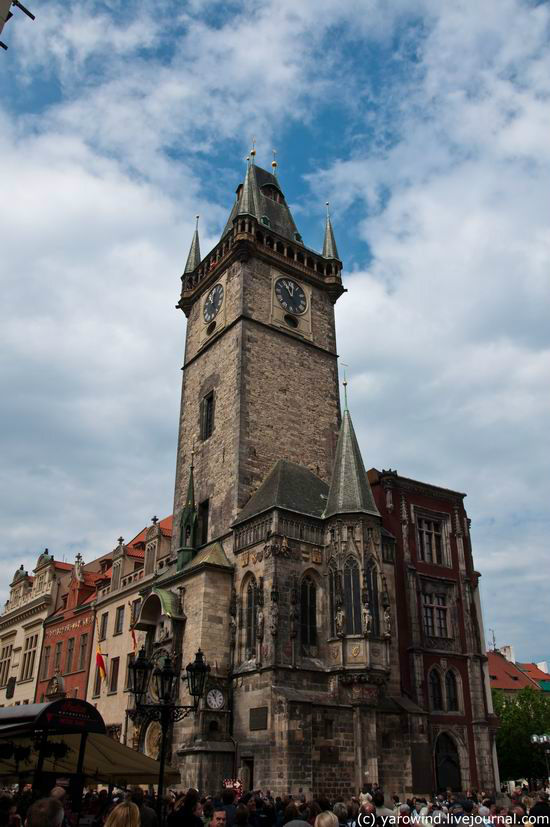 Доминанта площади – конечно же Староместская ратуша. Заложена она был в 1338г, после чего ее то и дело достраивали и перестраивали. Прага, Чехия