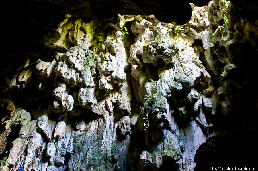 В пещере Тринидад, Куба