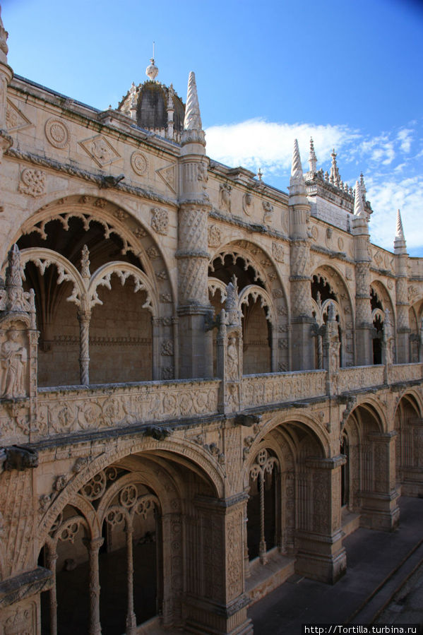 Лиссабон, Белен
Монастырь Жеронимуш
Крытая галерея Лиссабон, Португалия