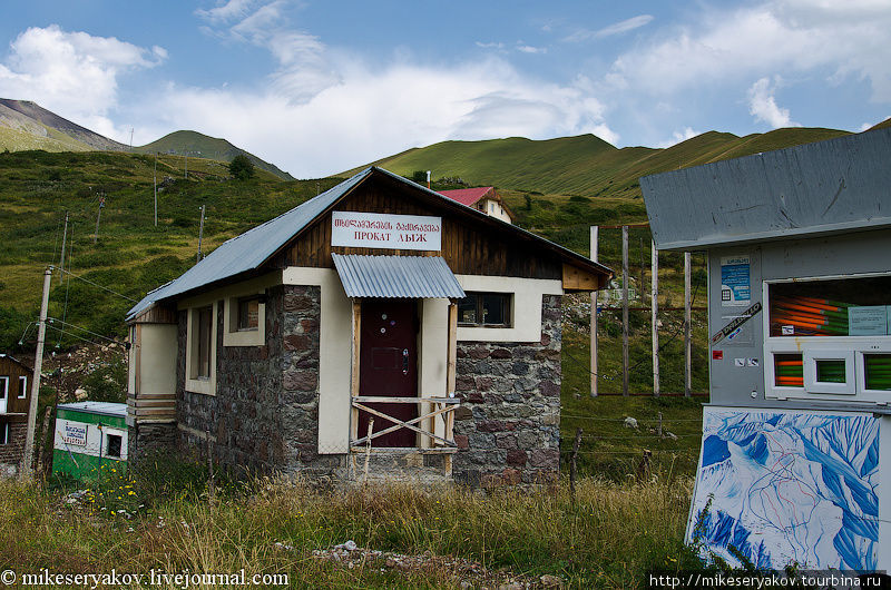 Следующая остановка  — Гудаури . Это один из самых известных грузинских горнолыжных курортов. Степанцминда, Грузия