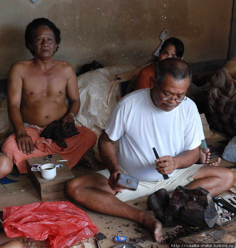 Искусства и ремесла: резьба по дереву Гьяньяр, Индонезия