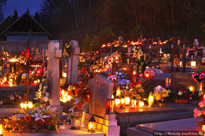Словацкое кладбище в день Всех Святых Жилинский край, Словакия