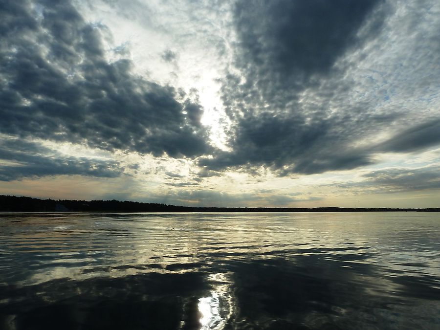 Небо над Сиверским озером Кириллов, Россия