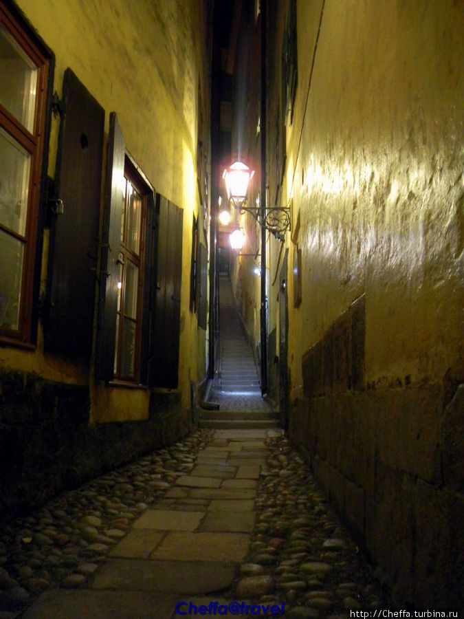 Узкая улица — как напоминание о возрасте города. Стокгольм, Швеция