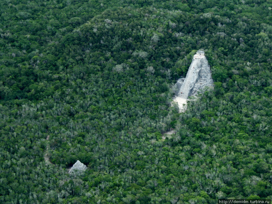 Самая высокая пирамида на севере Юкатана — пирамида Нохочь-Муль(42 м.) в городе Коба. Штат Кинтана-Роо, Мексика