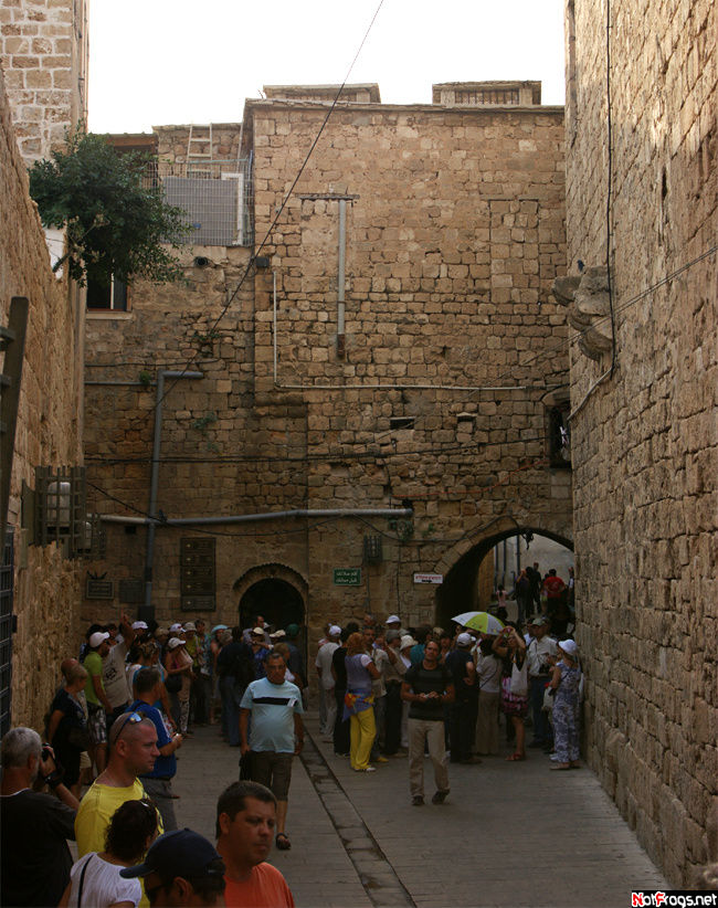Типичный отрезок туристического маршрута в старом Акко Акко, Израиль