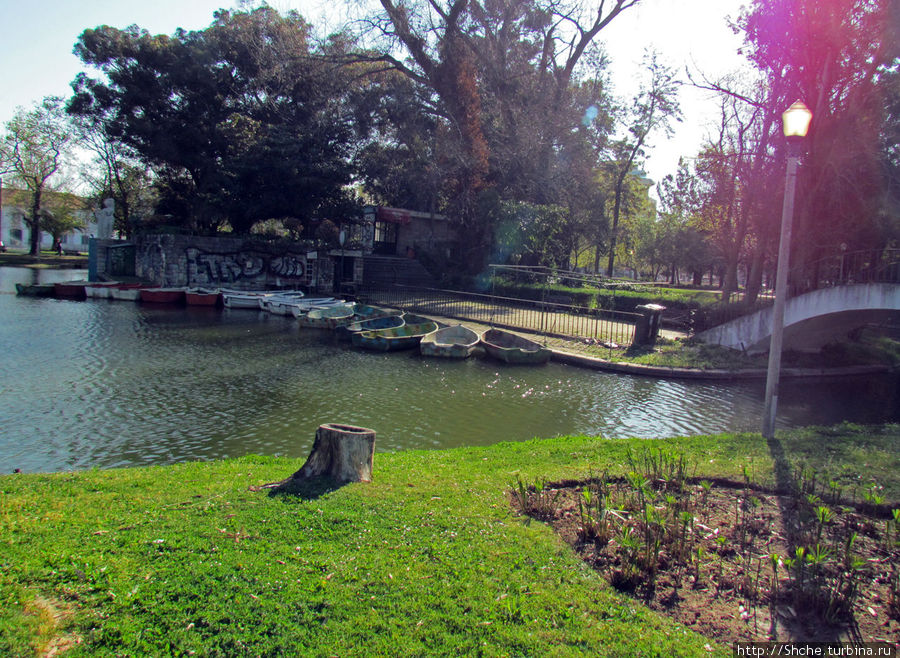 Сад Campo Grande — здесь не ступает нога туриста Лиссабон, Португалия