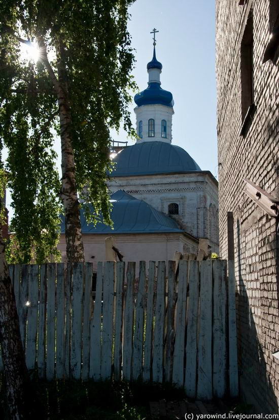 Второй монастырский храм − Введенский собор, был построен в 1766 г. У него была высокая красивая колокольня, которую разрушили в советское время. Юрьев-Польский, Россия