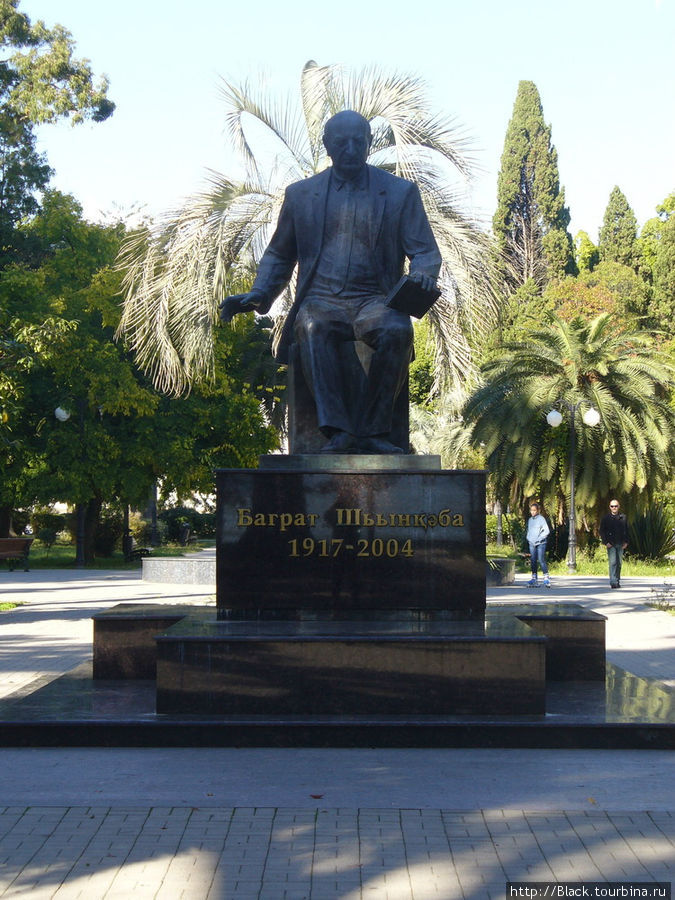 Памятник Баграту Шинкубе Сухум, Абхазия