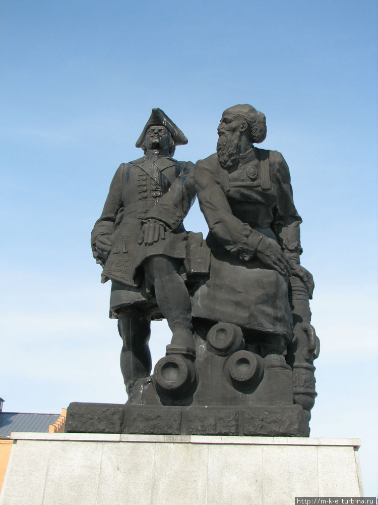 Памятник Демидову и Петру