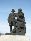 Памятник Демидову и Петру 1