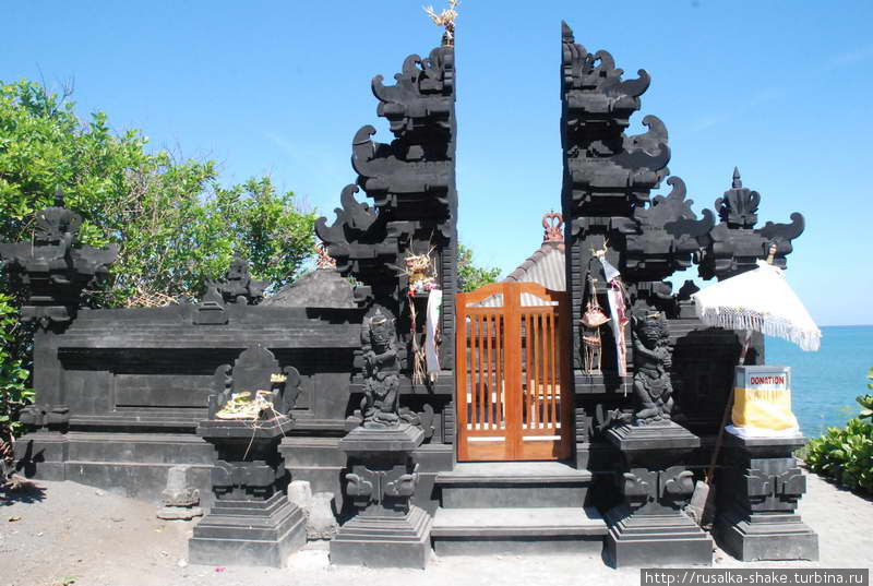 Священный Танах Лот и вокруг него Танах-Лот, Индонезия