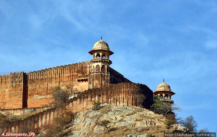 ...а выше ещё один мощный форт! Джайпур, Индия