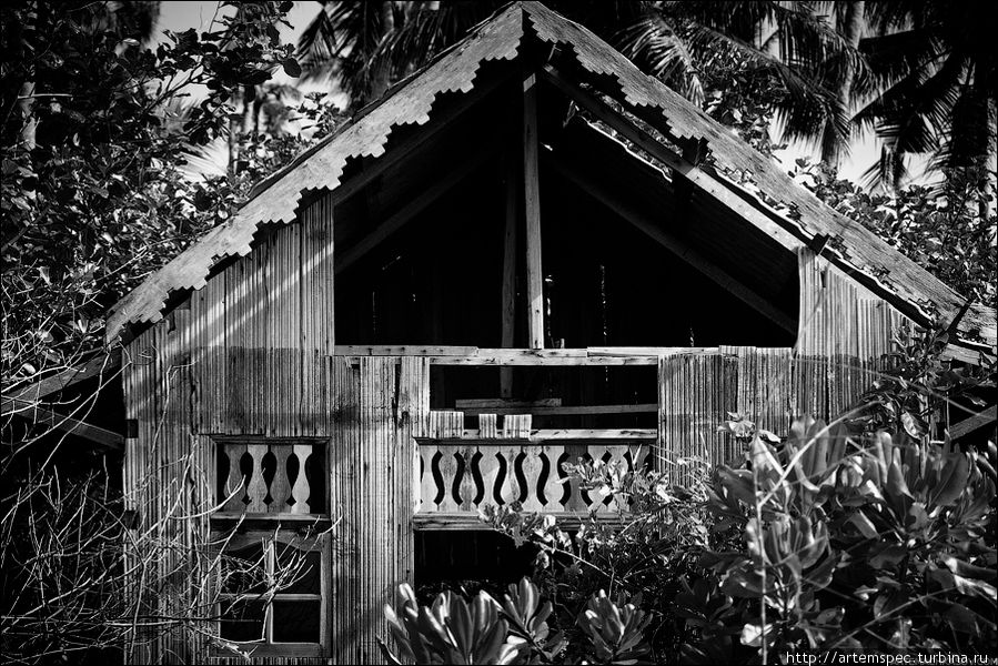 Еще одно старое бунгало. Суматра, Индонезия