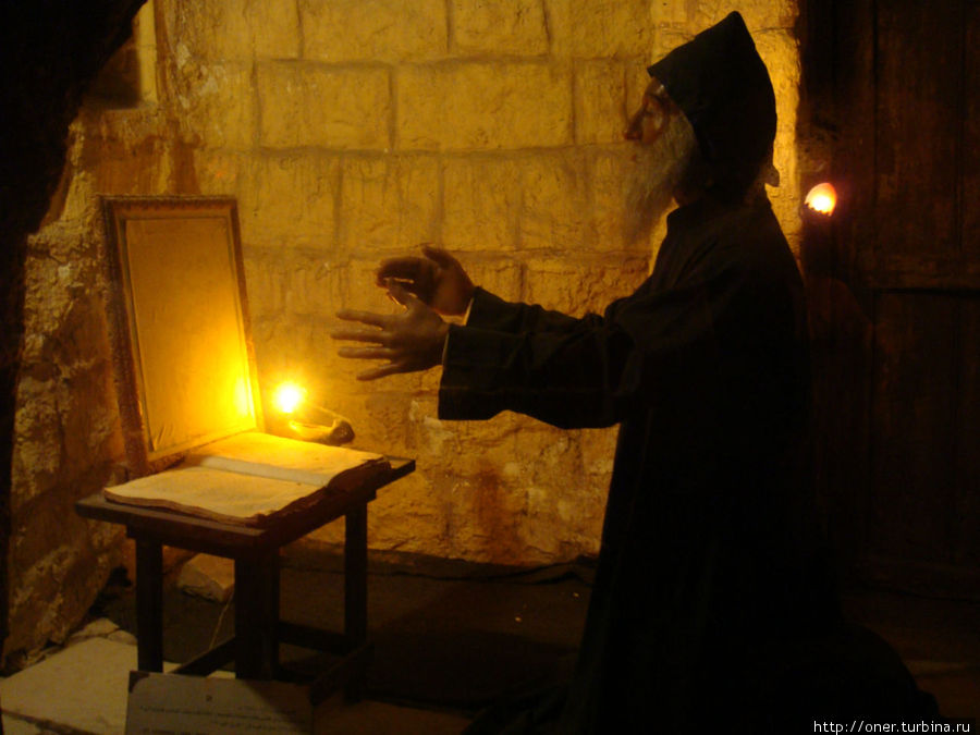 Святой Шарбель в своей келье Библ, Ливан