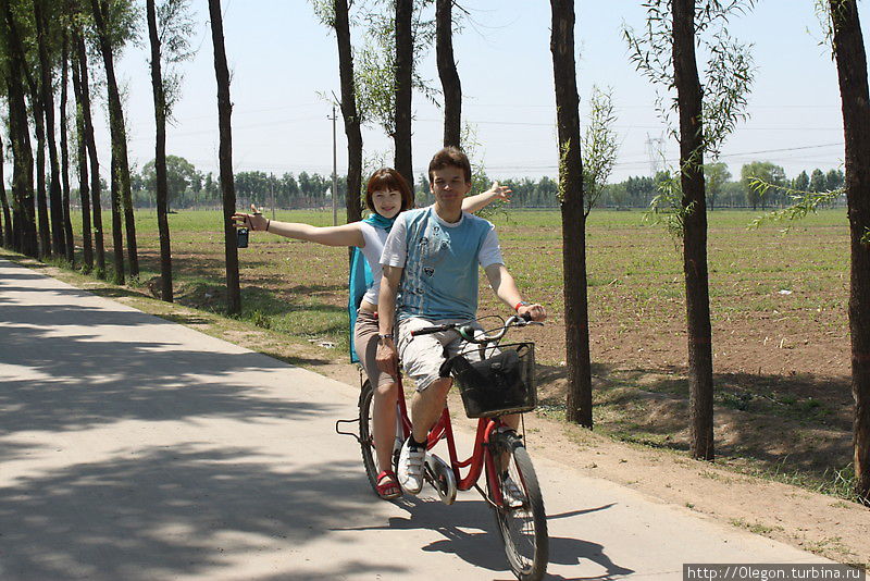 Велопрогулка к монастырю Шуанлиньсы Пинъяо, Китай