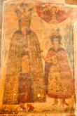 Стены собора украшают фрагменты росписи XVI-XVII вв.  и иконы почитаемых в Грузии святых.