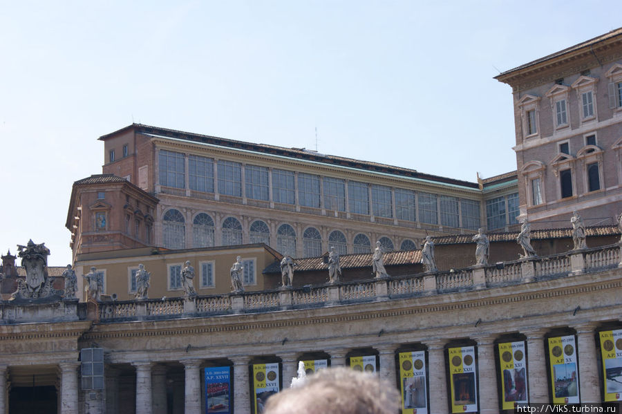 Из окна этой башенки и провозглашают имя нового Папы. Ватикан (столица), Ватикан