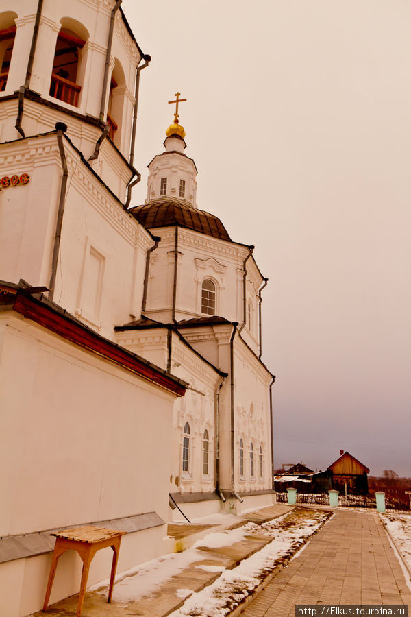 Спасский храм Коларово, Россия