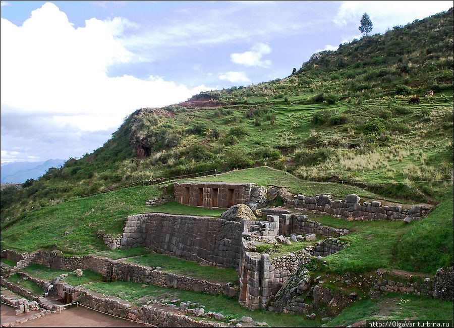 Тамбомачай  — этот памятник еще называют Банями инков Куско, Перу