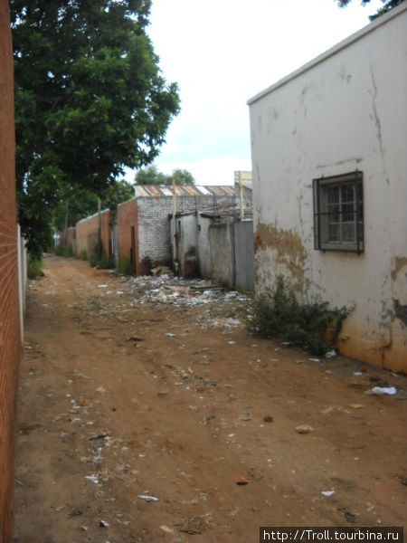 А это уже совсем невеселый квартал Булавайо, Зимбабве