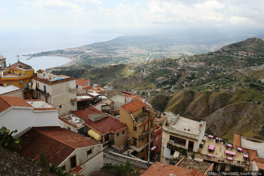 Кастельмоло. Вид на юг в сторону Катаньи. Сицилия, Италия