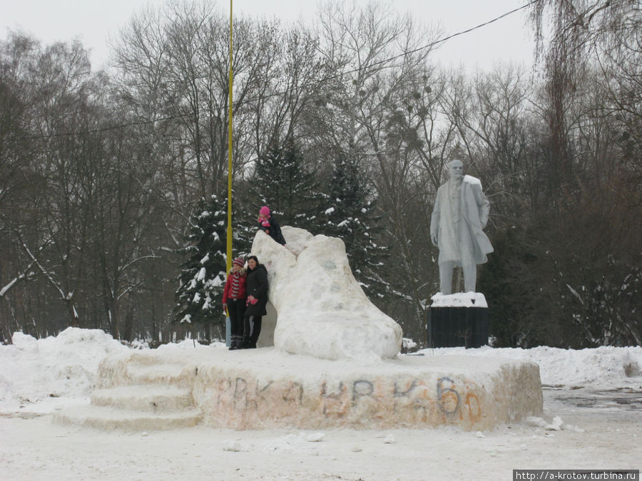 Ленин на фоне снежного ботинка Хмельницкий, Украина