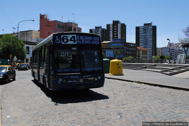 64 маршрут возможно самый популярный среди туристов. Это самый простой способ добраться из центра в Боку. Буэнос-Айрес, Аргентина