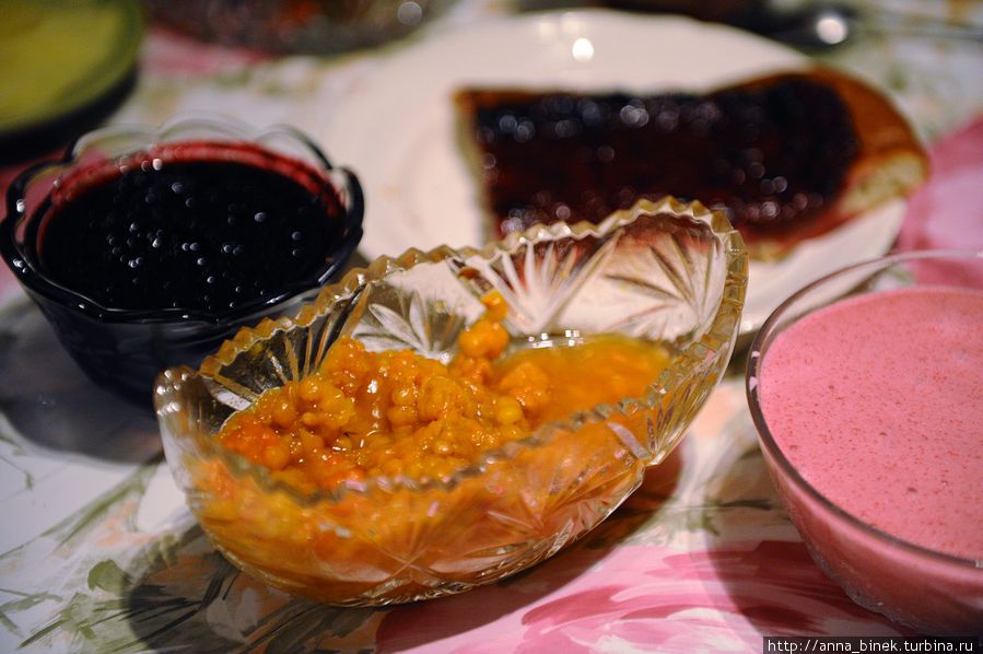 Карельские богатства — морошка, черничное варенье, брусничный пирог, мусс из брусники Калевала, Россия