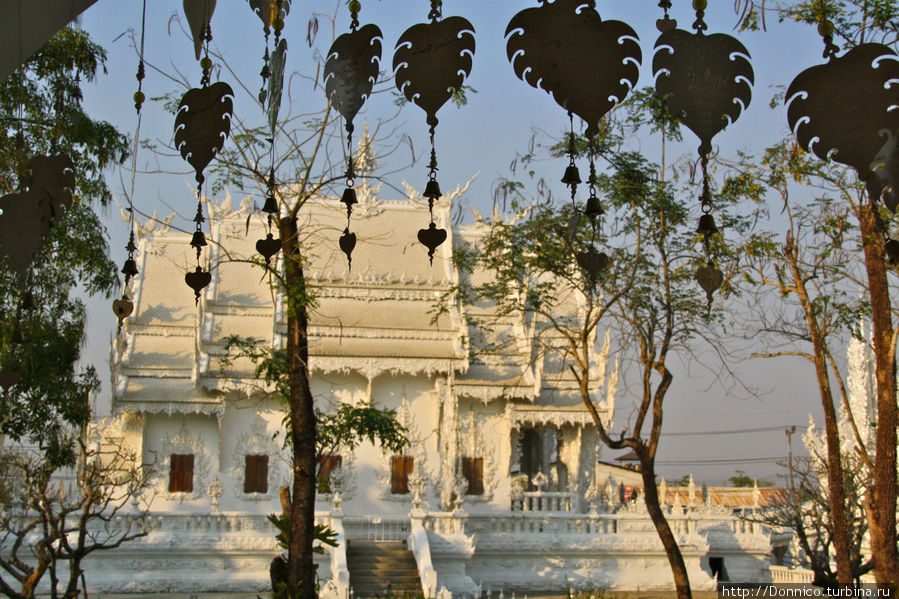 Ват-Ронг-Хун (Белый храм) Чианграй, Таиланд