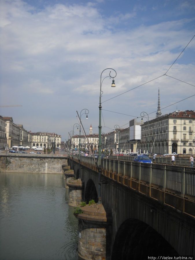 Один из мостов Турин, Италия