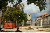 Замок Королевских Сил (Castillo de la Real Fuerza)- это средневековая крепость, самое старинное оборонительное сооружение на Кубе, возведенное в эпоху испанской колонизации, и второе по возрасту в Америке, после Башни Почестей (Torre del Homenaje) в Крепости Осама (Fortaleza Ozama) в Санто-Доминго (Доминиканская республика). Эта гаванская крепость послужила моделью для многих других оборонительных сооружений, построенных в XVI — XVIII веках на американском континенте. В ней – впервые в Америке – при сооружении бастионов была применена новая техника постройки крепостей с толстыми стенами для защиты от пушек, которые уже существовали в Европе с XV века.