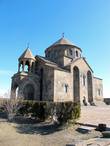 Церковь Св. Рипсиме считается строением с уникальным Армянским стилем. Здание квадратное снаружи, с крестообразной планировкой изнутри и с центральным куполом.